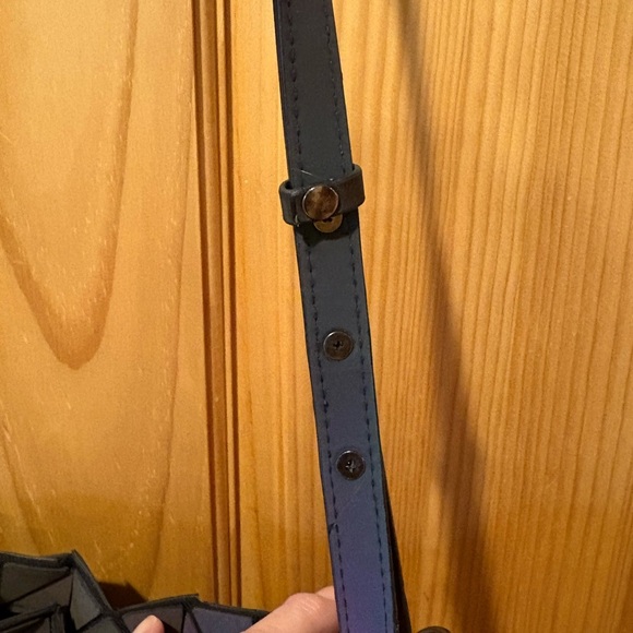 LOVEVOOK tote-style bag geometric lattice design. - Picture 3 of 16